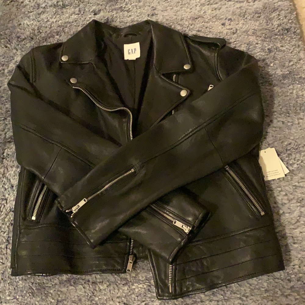 Stunning gap leather moto jacket.